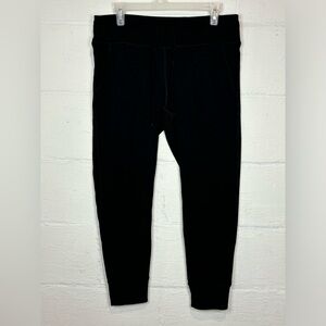 Offline By Aerie Woman’s Black Sporty Joggers Size XL Short